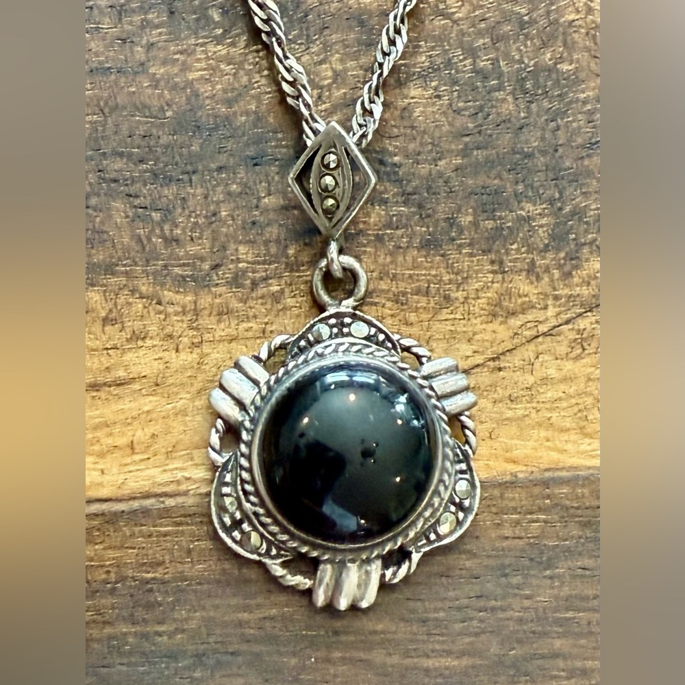 Elegant Silver Pendant Necklace - Picture 2 of 2